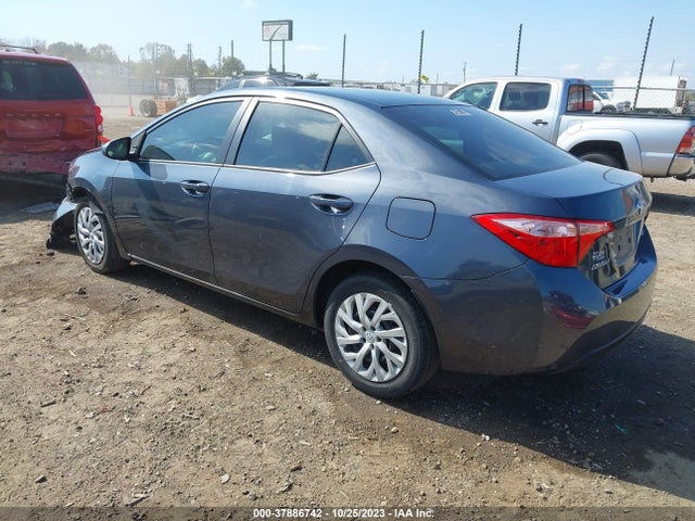 Toyota COROLLA LE 2018 5YFBURHE6JP759602 Image 3