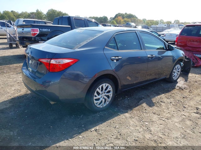 Toyota COROLLA LE 2018 5YFBURHE6JP759602 Image 4