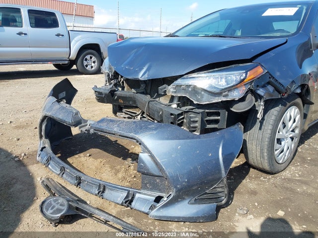 Toyota COROLLA LE 2018 5YFBURHE6JP759602 Image 6