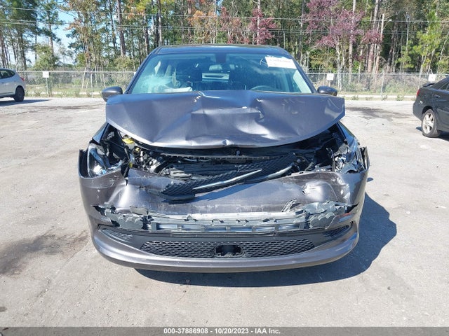 2C4RC1CG7NR229933 Chrysler Voyager Lx