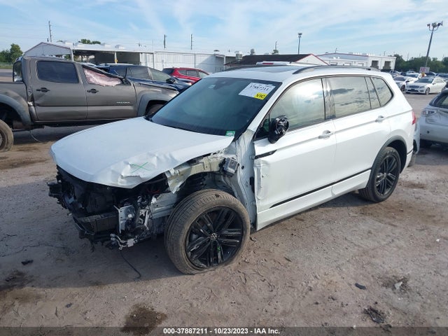 3VVCB7AX7NM115843 Volkswagen Tiguan Se R-line Black