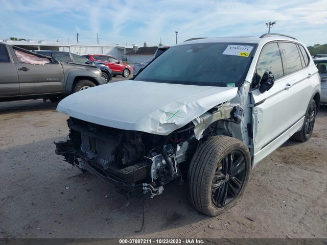 3VVCB7AX7NM115843 Volkswagen Tiguan Se R-line Black