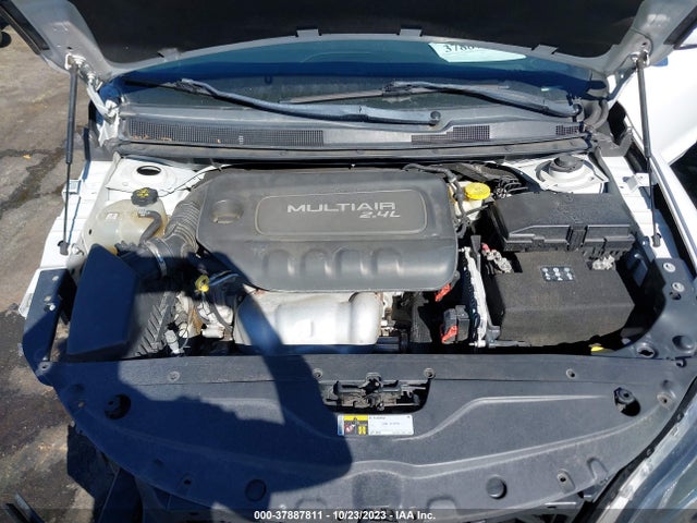 1C3CCCAB0FN612186 Chrysler 200 Limited