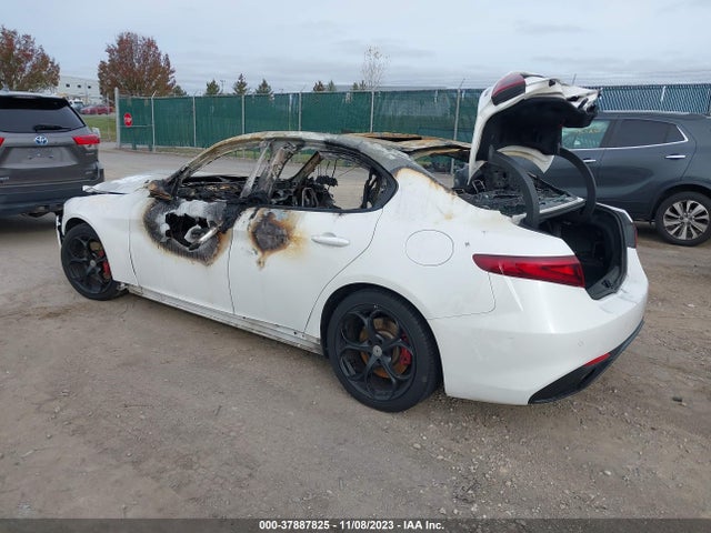 ZARFAECN7H7559615 Alfa Romeo Giulia Ti Rwd