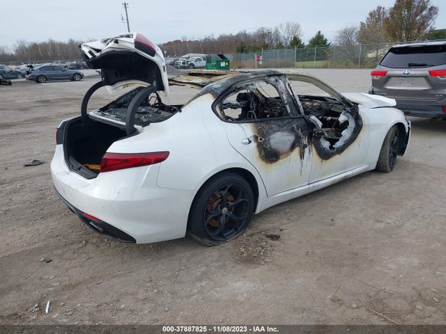ZARFAECN7H7559615 Alfa Romeo Giulia Ti Rwd