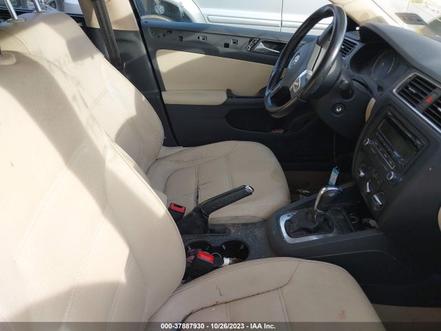 2012 VOLKSWAGEN JETTA 2.5L SE VIN: 3VWDX7AJXCM368679