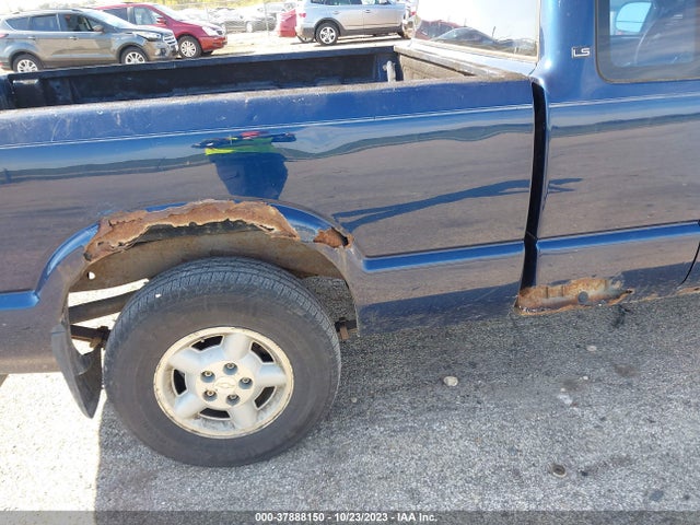 2000 CHEVROLET S-10 LS VIN: 1GCDT19W6Y8236400