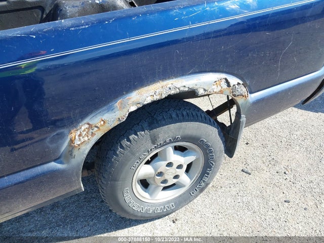 2000 CHEVROLET S-10 LS VIN: 1GCDT19W6Y8236400