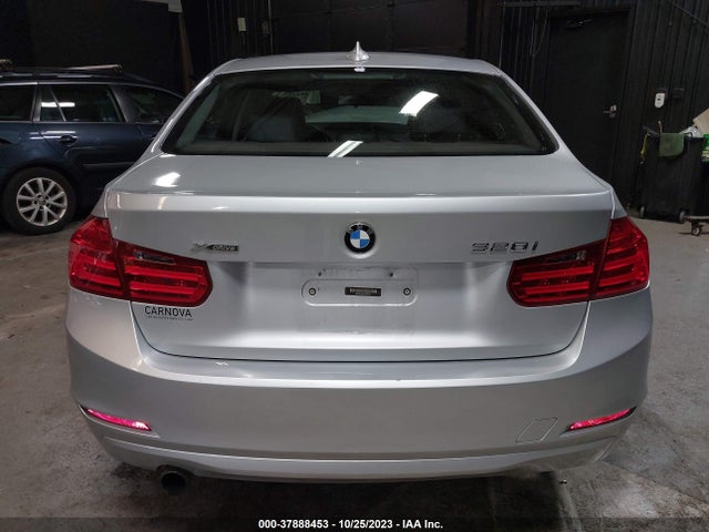 BMW 320i Xdrive 2014 WBA3C3C55EF985331 Image 16