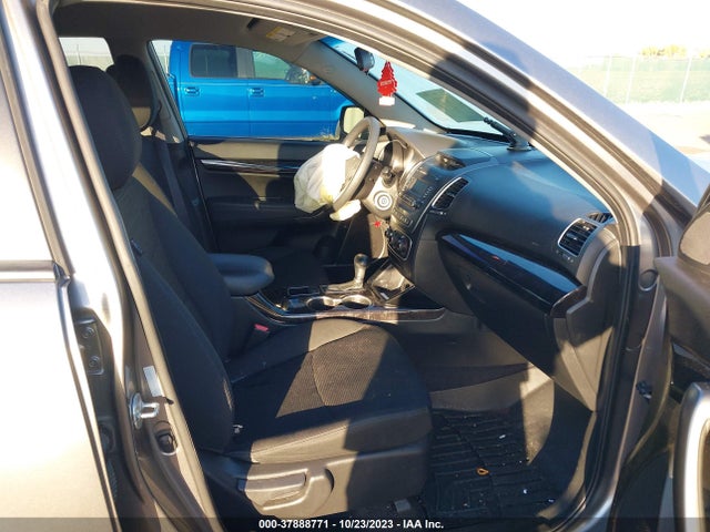 2014 KIA SORENTO LX V6 VIN: 5XYKTDA75EG543235
