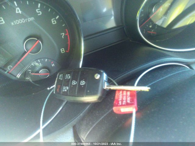 KNDMB5C11G6198852 KIA SEDONA LX