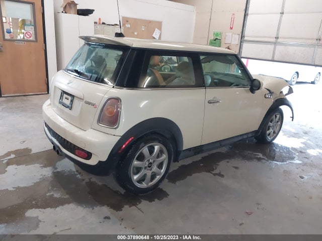 2007 MINI COOPER S WMWMF73537TL84801 Photo 3
