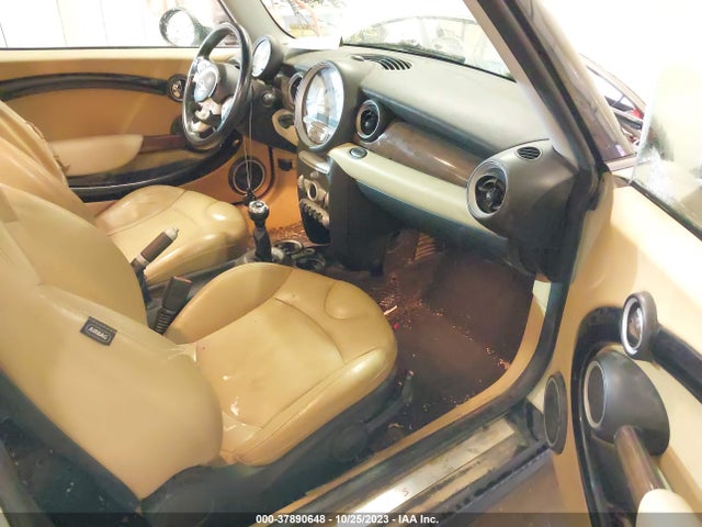 2007 MINI COOPER S WMWMF73537TL84801 Photo 4
