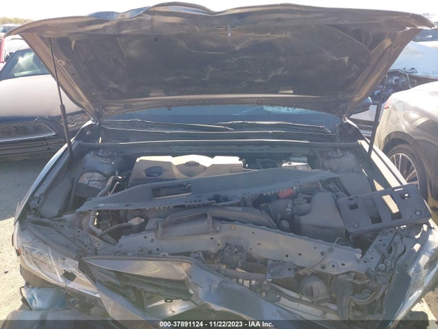 2018 TOYOTA CAMRY LE VIN: 4T1B11HK0JU074848