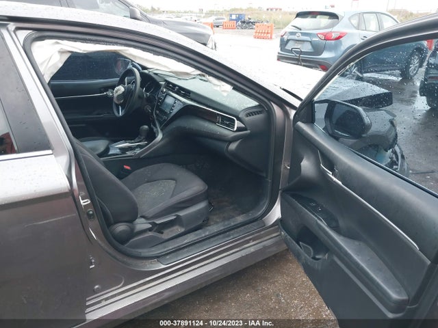 2018 TOYOTA CAMRY LE VIN: 4T1B11HK0JU074848