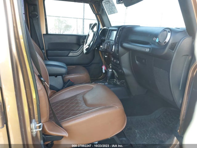 1C4BJWDGXFL669240 Jeep Wrangler Unlimited Sport