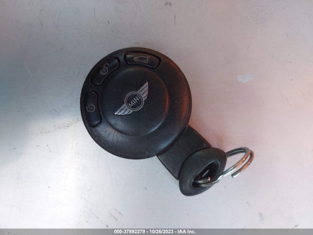 2010 MINI COOPER HARDTOP WMWMF7C59ATZ34574 Photo 10