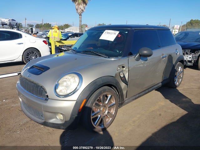 2010 MINI COOPER HARDTOP WMWMF7C59ATZ34574 Photo 1