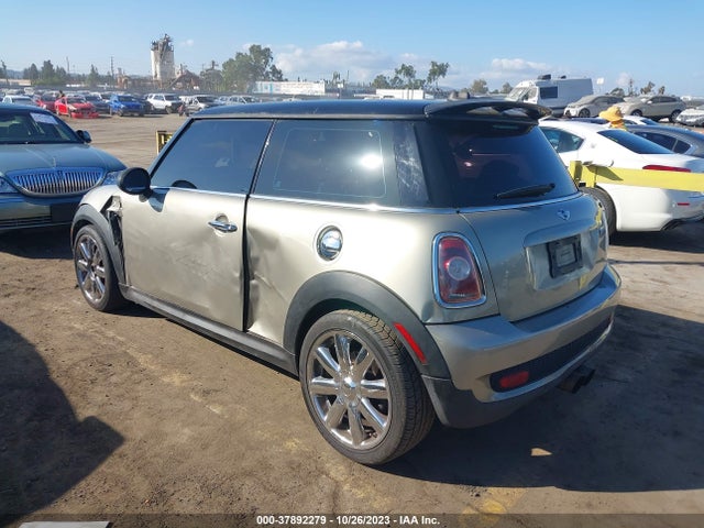 2010 MINI COOPER HARDTOP WMWMF7C59ATZ34574 Photo 2