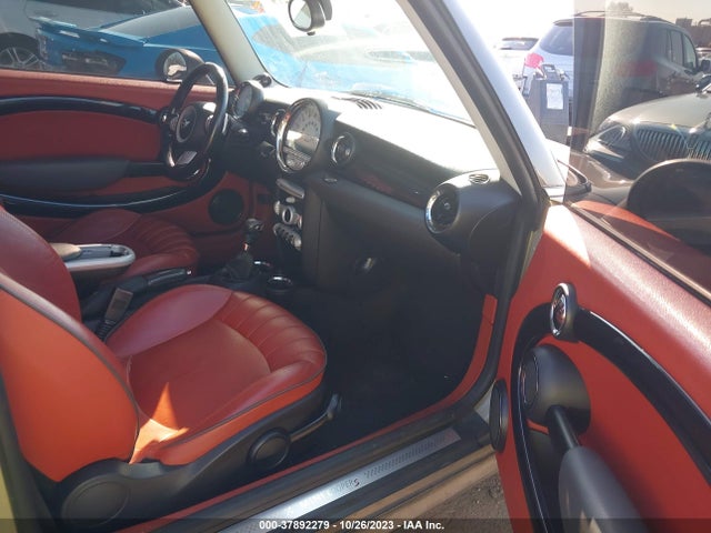 2010 MINI COOPER HARDTOP WMWMF7C59ATZ34574 Photo 4