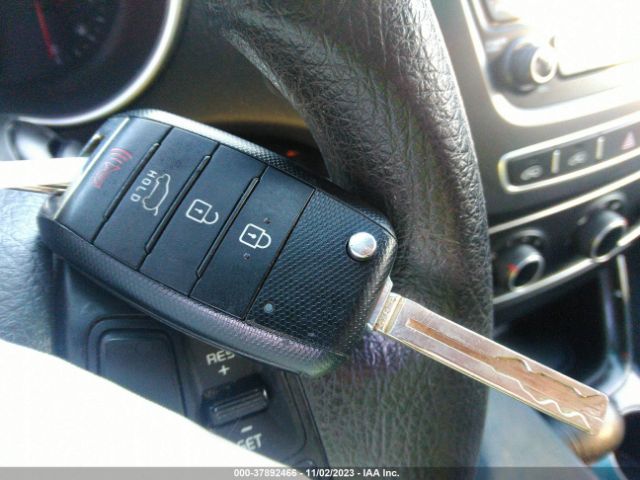 5XYKTDA77FG632046 KIA SORENTO LX