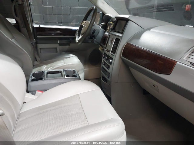 Продажа на аукционе авто 2009 Chrysler Town & Country Touring, vin: 2A8HR54189R676555, номер лота: 37892541