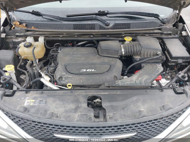 2C4RC1BG6HR711850 Chrysler Pacifica Touring-l