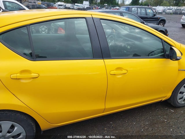 Toyota Prius C One/three/two/four 2014 JTDKDTB36E1076121 Image 13