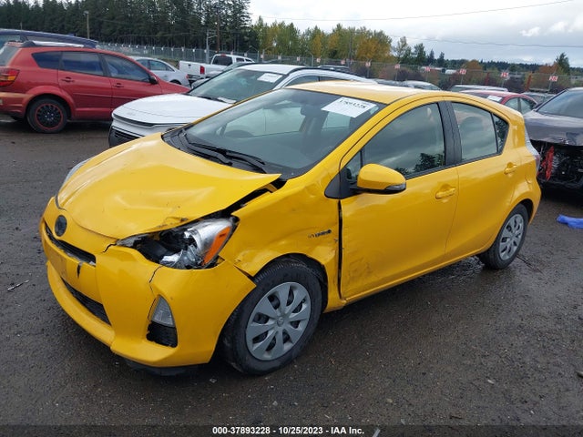 Toyota Prius C One/three/two/four 2014 JTDKDTB36E1076121 Image 2