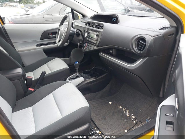 Toyota Prius C One/three/two/four 2014 JTDKDTB36E1076121 Image 5