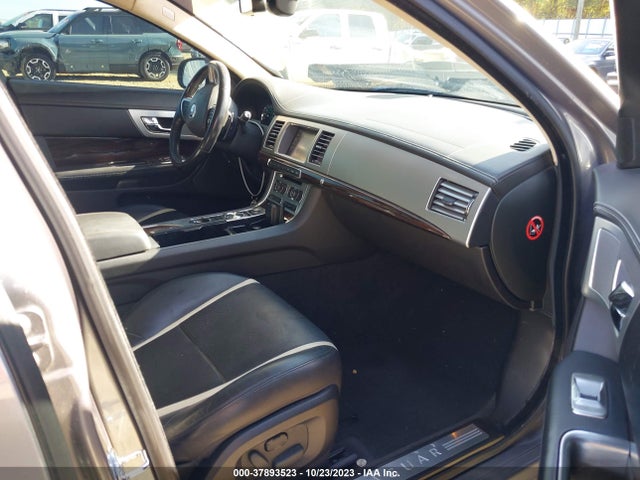 2012 JAGUAR XF SAJWA0HB8CLS29656 Photo 4