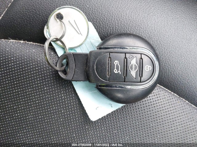 2018 MINI COUNTRYMAN WMZYV5C37J3E03628 Photo 10