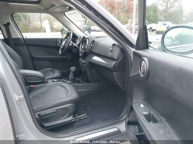 2018 MINI COUNTRYMAN WMZYV5C37J3E03628 Photo 4