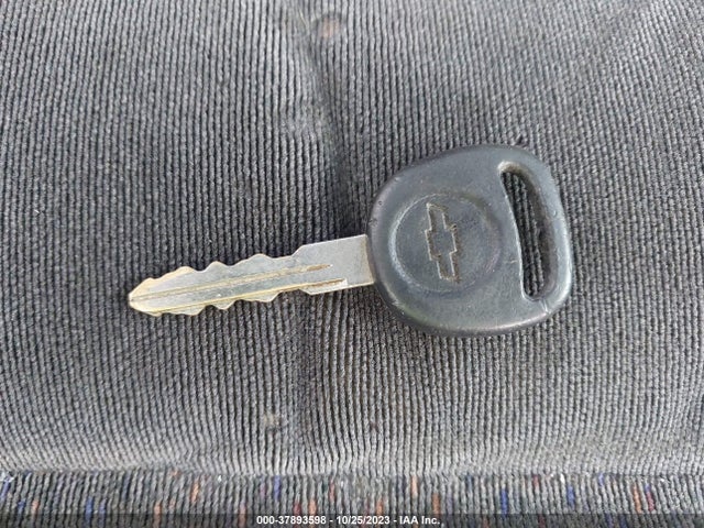 2000 CHEVROLET SILVERADO 1500 LS VIN: 2GCEK19T3Y1346675