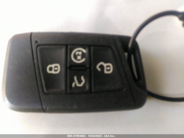 3VVTX7B2XNM083314 Volkswagen TAOS SE