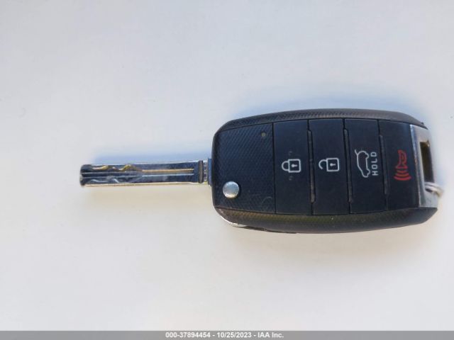 5XYKT3A6XFG642796 KIA SORENTO LX