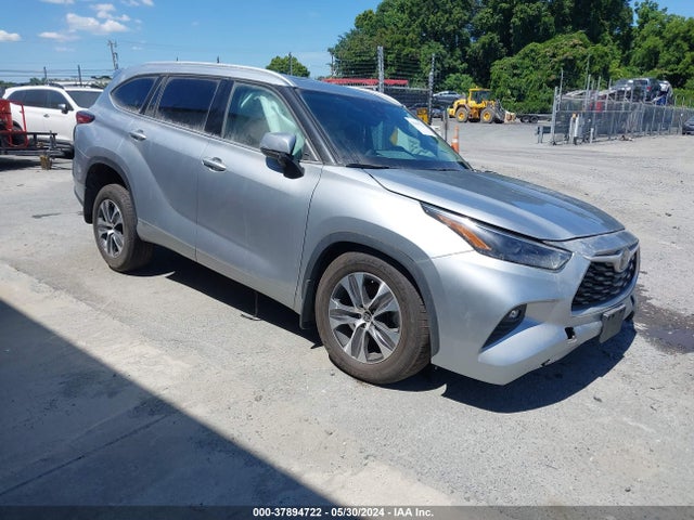 Toyota Highlander Xle 2022 5TDGZRBH3NS564418 main image
