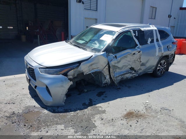 Toyota Highlander Xle 2022 5TDGZRBH3NS564418 Image 2