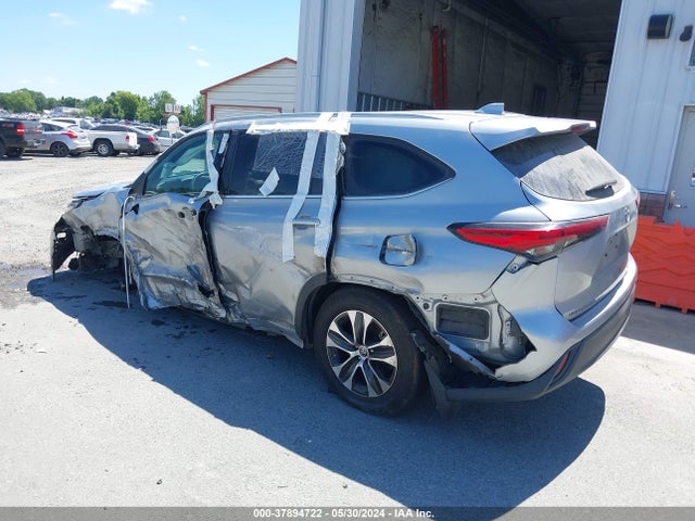 Toyota Highlander Xle 2022 5TDGZRBH3NS564418 Image 3
