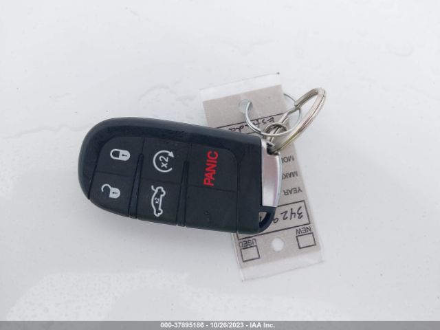 2C3CCAEG2FH807418 Chrysler 300 300c