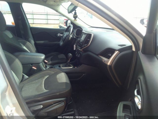 1C4PJLAB5FW620474 Jeep Cherokee Sport