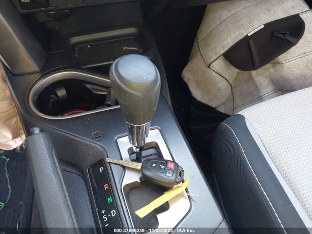 Toyota Rav4 Xle 2016 JTMWFREV8GJ100028 Image 11