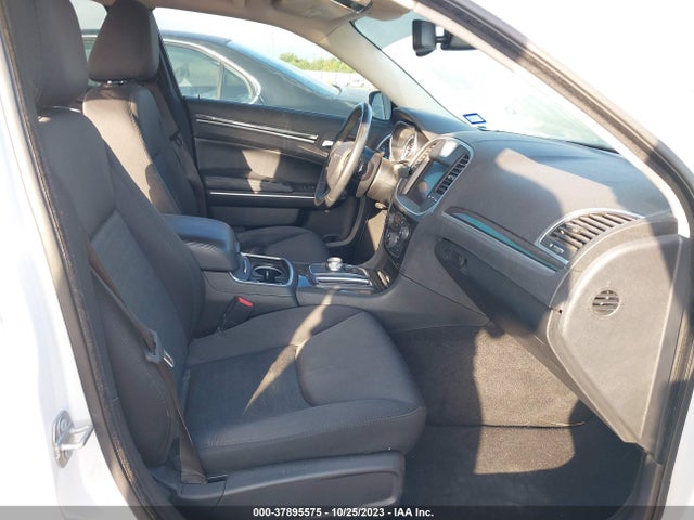2C3CCAAG1KH690639 Chrysler 300 Touring