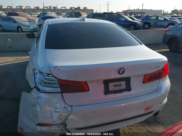 WBAJA9C56JB033049 BMW 5 Series 530e Iperformance