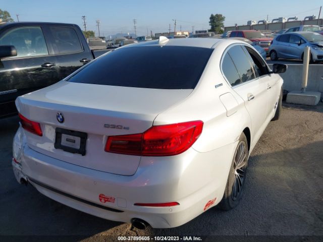 WBAJA9C56JB033049 BMW 5 Series 530e Iperformance