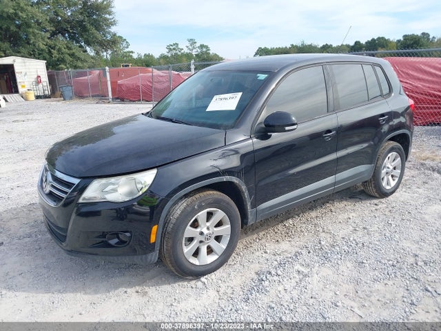 2010 VOLKSWAGEN TIGUAN S VIN: WVGAV7AX7AW521155