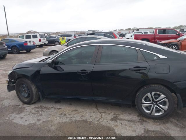 19XFC2F52JE009579 Honda Civic Sedan Lx