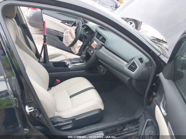 19XFC2F52JE009579 Honda Civic Sedan Lx