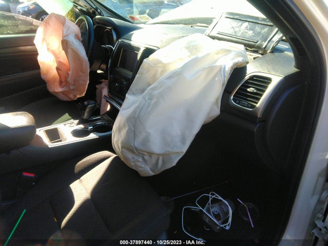 1C4RJFAG1JC280451 Jeep Grand Cherokee Laredo E