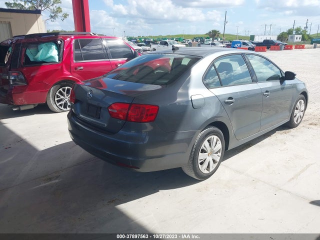 3VWD17AJ4EM238188 Volkswagen Jetta Sedan Se